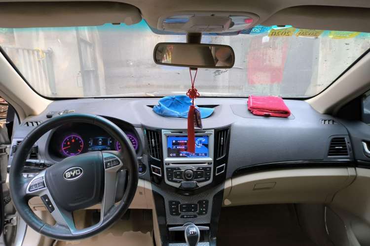 Used BYD Surui 2012 1.5L Manual Luxury Version Center Console