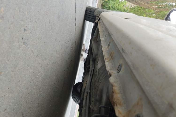 Used BYD Surui 2012 1.5TID Automatic Luxury Version Chassis Rear Left