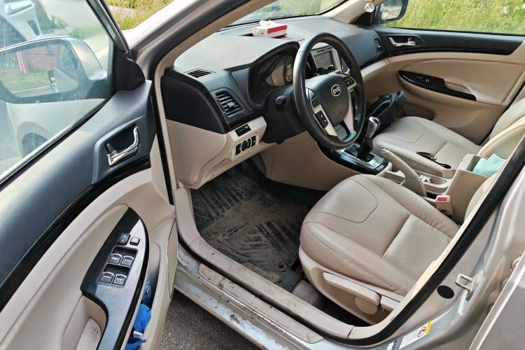 Used BYD Surui 2012 1.5L Manual Luxury Version Driver Seat