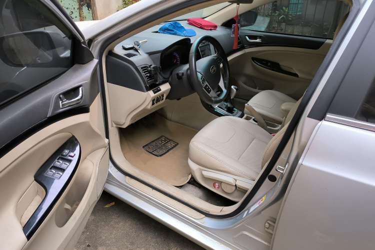 Used BYD Surui 2012 1.5L Manual Luxury Version Driver Seat