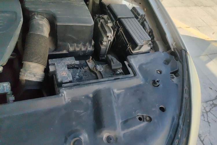 Used BYD Surui 2012 1.5TID Automatic Luxury Version Engine Bay Left