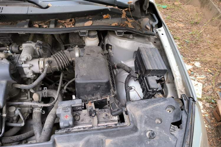 Used BYD Surui 2012 1.5L Manual Luxury Version Engine Bay Left