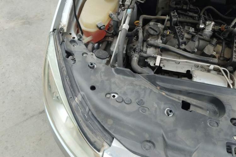 Used BYD Surui 2012 1.5TID Automatic Luxury Version Engine Bay Right