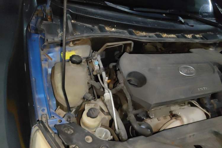 Used BYD Surui 2012 1.5L Manual Luxury Version Engine Bay Right