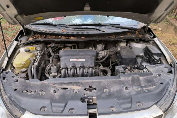 Used BYD Surui 2012 1.5L Manual Luxury Version Engine Bay