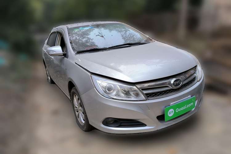 Used BYD Surui 2012 1.5L Manual Luxury Version Front Right 45 Deg