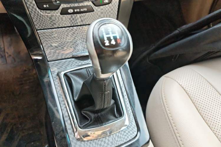 Used BYD Surui 2012 1.5L Manual Luxury Version Gear Lever
