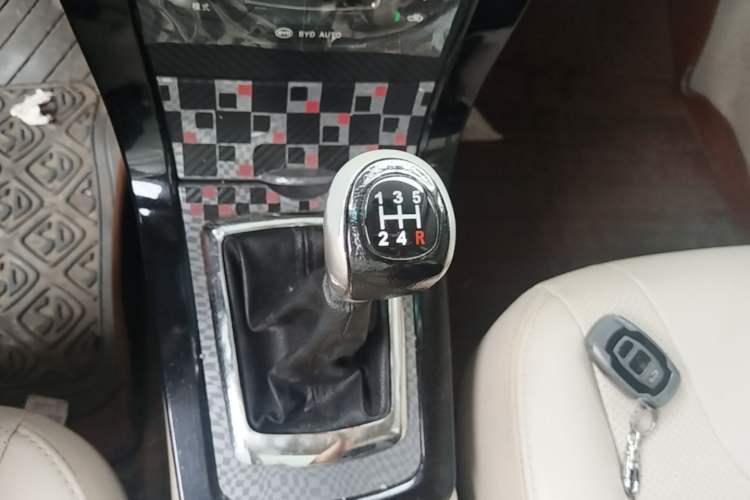 Used BYD Surui 2012 1.5L Manual Luxury Version Gear Lever