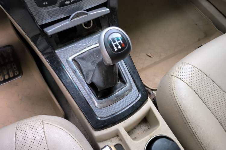 Used BYD Surui 2012 1.5L Manual Luxury Version Gear Lever