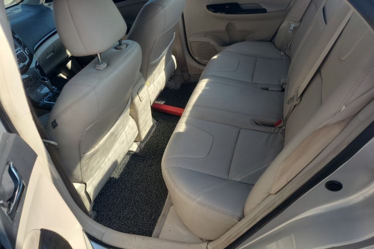 Used BYD Surui 2012 1.5TID Automatic Luxury Version Interior 1
