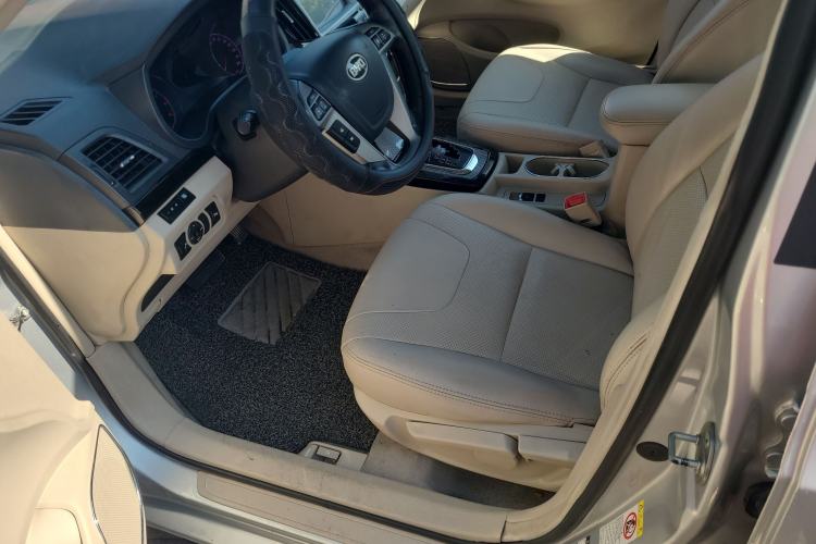 Used BYD Surui 2012 1.5TID Automatic Luxury Version Interior 2