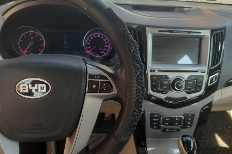 Used BYD Surui 2012 1.5TID Automatic Luxury Version Interior 3