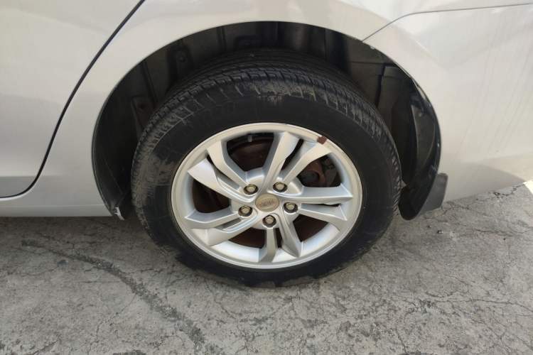 Used BYD Surui 2012 1.5L Manual Luxury Version Left Rear Wheel Hub