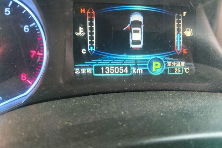 Used BYD Surui 2012 1.5TID Automatic Luxury Version Odometer Close Up