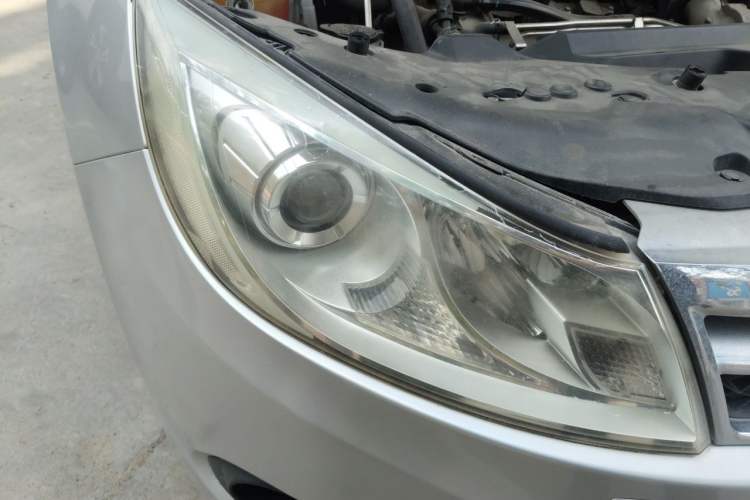Used BYD Surui 2012 1.5TID Automatic Luxury Version Right Front Headlight