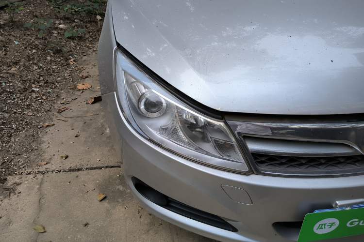 Used BYD Surui 2012 1.5L Manual Luxury Version Right Front Headlight