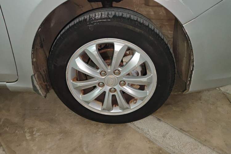 Used BYD Surui 2012 1.5L Manual Luxury Version Right Front Wheel Hub