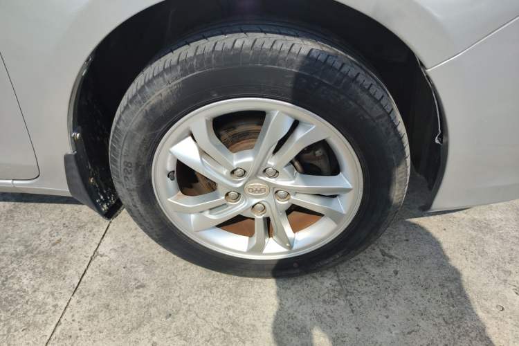 Used BYD Surui 2012 1.5L Manual Luxury Version Right Front Wheel Hub