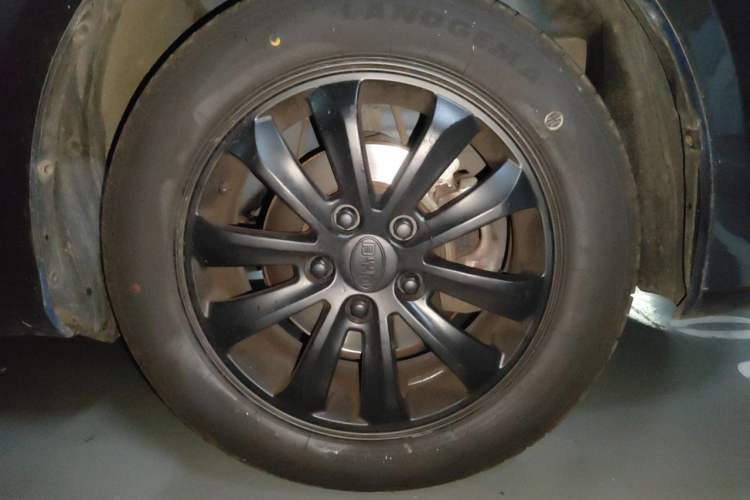 Used BYD Surui 2012 1.5L Manual Luxury Version Right Front Wheel Hub