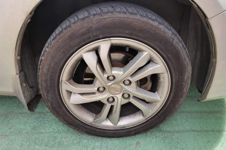 Used BYD Surui 2012 1.5L Manual Comfort Edition Right Front Wheel Hub