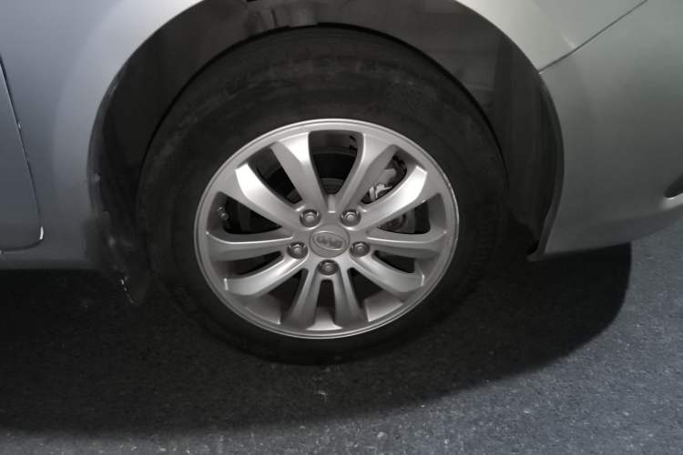 Used BYD Surui 2012 1.5L Manual Comfort Edition Right Front Wheel Hub