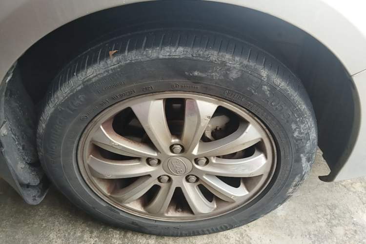 Used BYD Surui 2012 1.5L Manual Luxury Version Right Front Wheel Hub