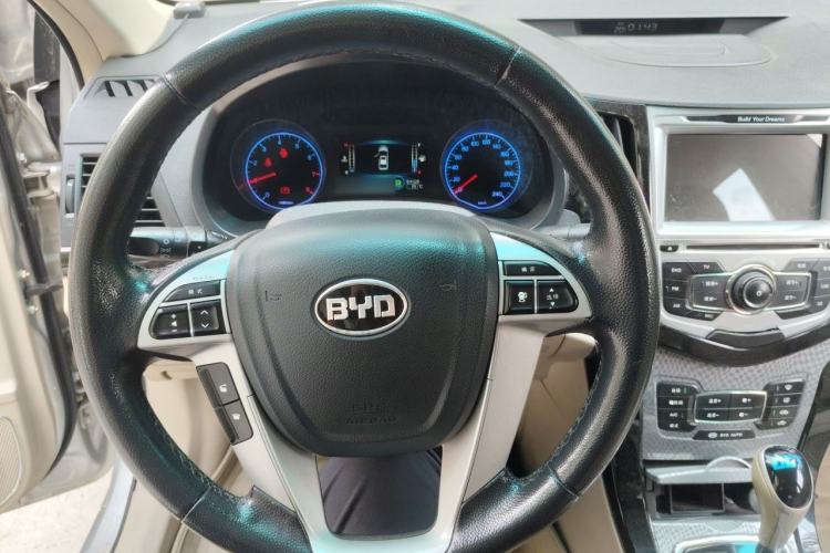 Used BYD Surui 2012 1.5TID Automatic Luxury Version Steering Wheel