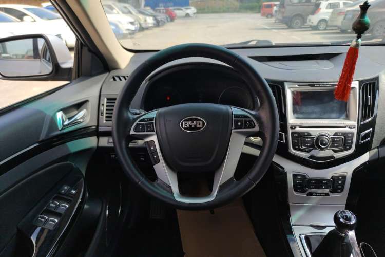 Used BYD Surui 2012 1.5L Manual Luxury Version Steering Wheel