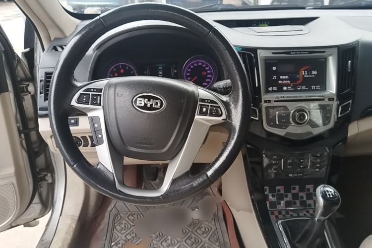 Used BYD Surui 2012 1.5L Manual Luxury Version Steering Wheel