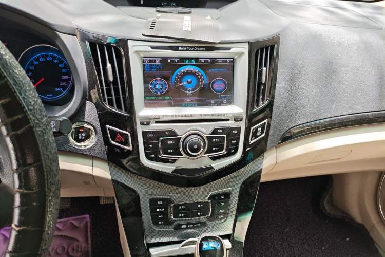 Used BYD Surui 2012 1.5TID Automatic Luxury Version Audio And AC Panel