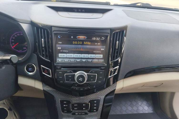 Used BYD Surui 2012 1.5L Manual Comfort Edition Audio And AC Panel