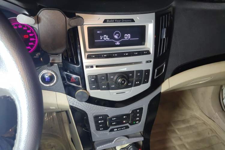 Used BYD Surui 2012 1.5L Manual Comfort Edition Audio And AC Panel