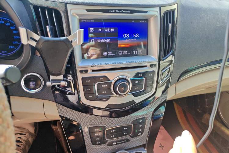 Used BYD Surui 2012 1.5TID Automatic Luxury Version Audio And AC Panel