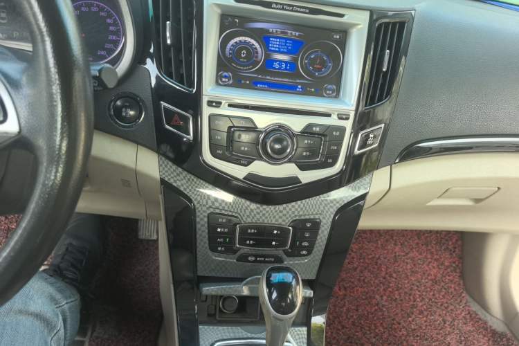 Used BYD Surui 2012 1.5TID Automatic Luxury Version Audio And AC Panel