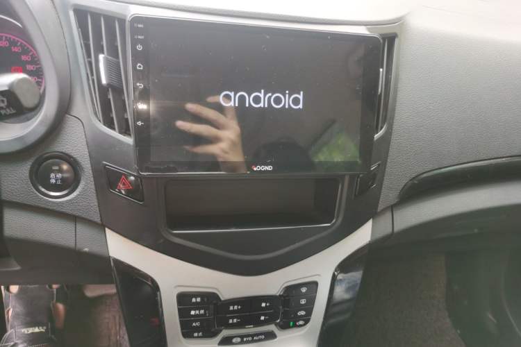 Used BYD Surui 2012 1.5TI Manual Comfort Version Audio And AC Panel