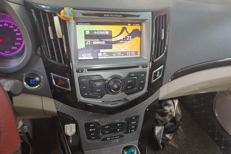 Used BYD Surui 2012 1.5TID Automatic Luxury Version Audio And AC Panel