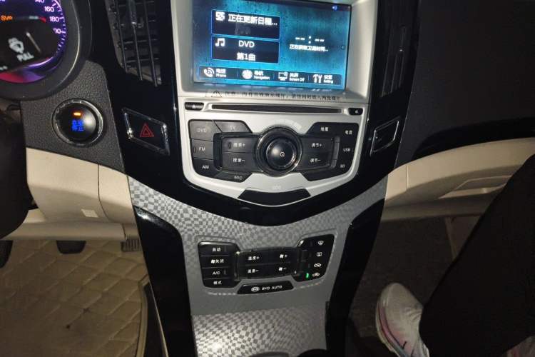 Used BYD Surui 2012 1.5L Manual Luxury Version Audio And AC Panel