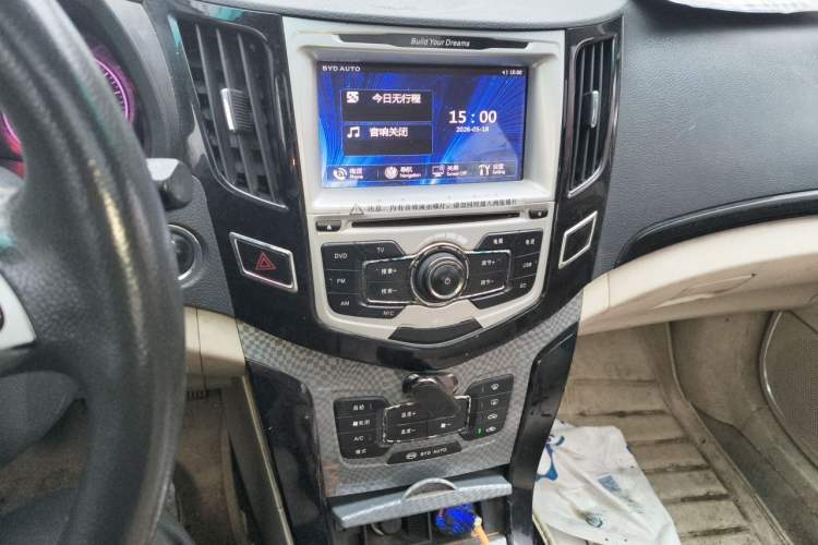 Used BYD Surui 2012 1.5TI Manual Luxury Version Audio And AC Panel