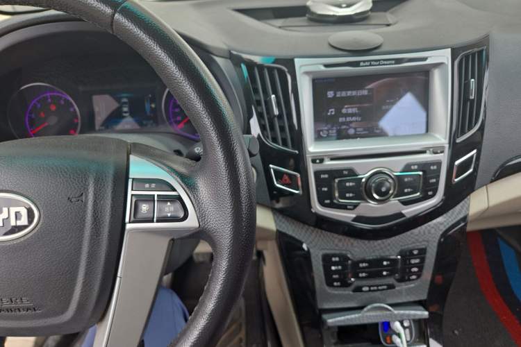Used BYD Surui 2012 1.5TI Manual Comfort Version Audio And AC Panel