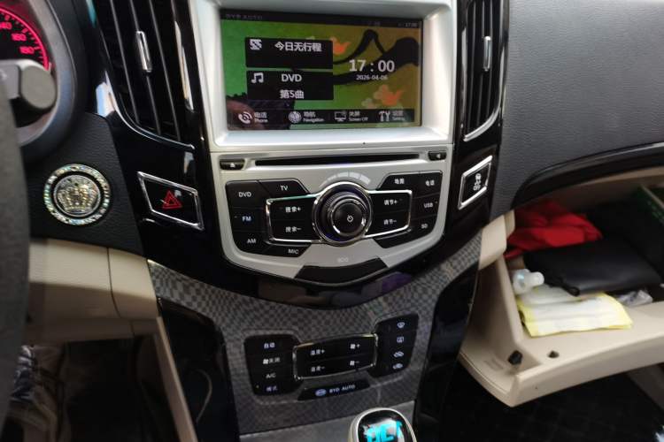 Used BYD Surui 2012 1.5TID Automatic Luxury Version Audio And AC Panel