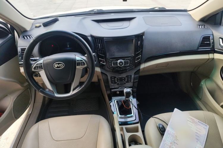 Used BYD Surui 2012 1.5L Manual Comfort Edition Center Console