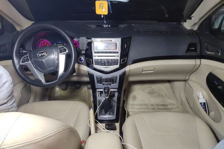 Used BYD Surui 2012 1.5L Manual Comfort Edition Center Console