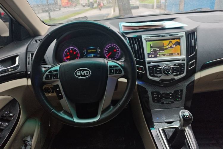 Used BYD Surui 2012 1.5L Manual Luxury Version Center Console