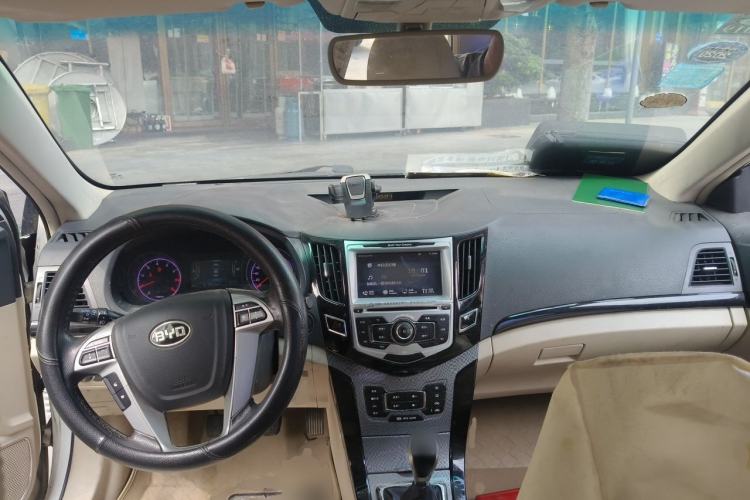 Used BYD Surui 2012 1.5L Manual Comfort Edition Center Console