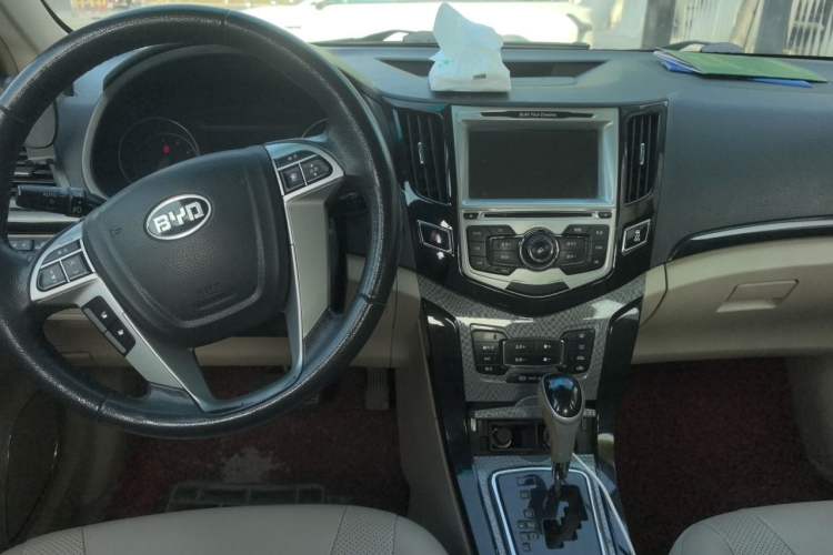 Used BYD Surui 2012 1.5TID Automatic Luxury Version Center Console