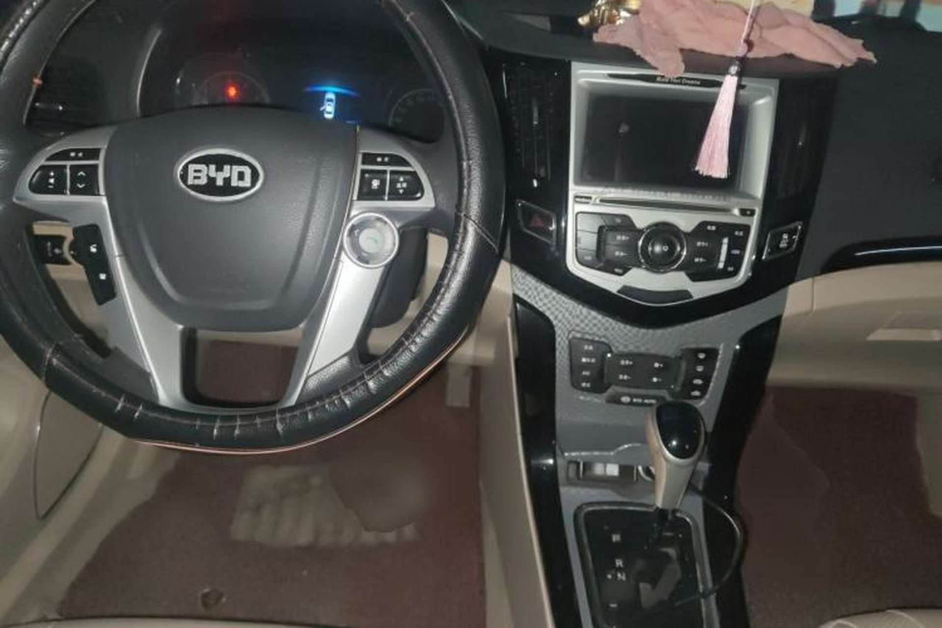 Used BYD Surui 2012 1.5TID Automatic Luxury Version Center Console