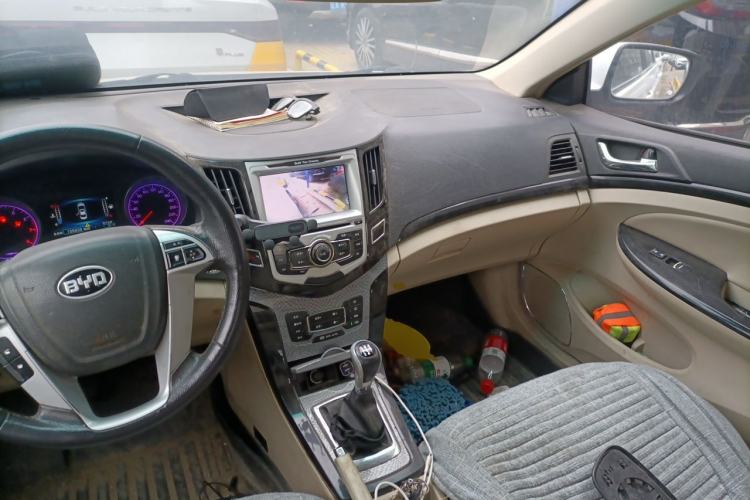 Used BYD Surui 2012 1.5L Manual Luxury Version Center Console