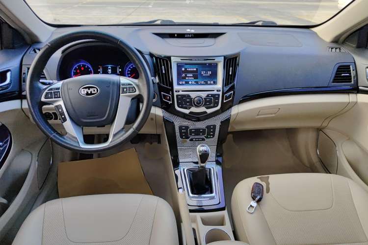 Used BYD Surui 2012 1.5L Manual Luxury Version Center Console