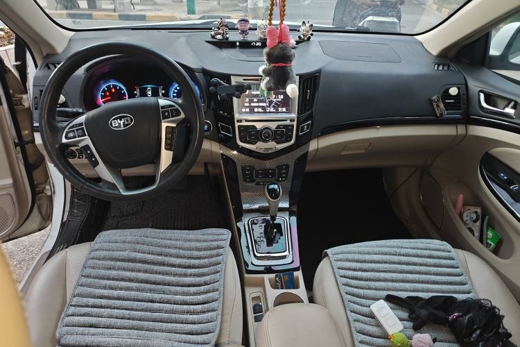 Used BYD Surui 2012 1.5TID Automatic Flagship Version Center Console