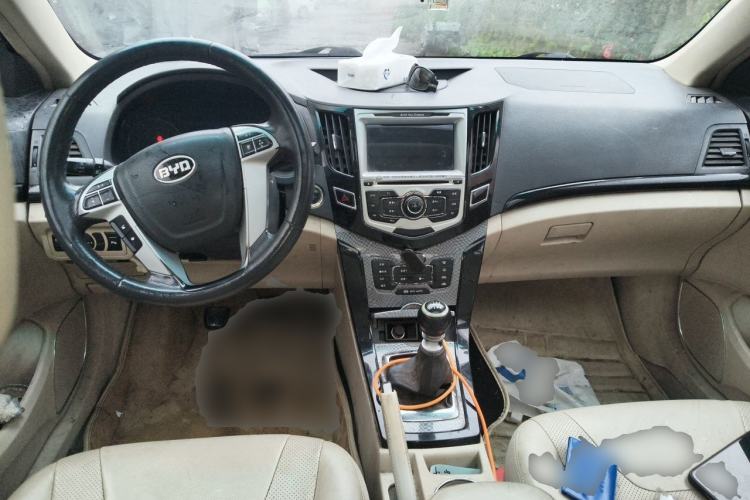 Used BYD Surui 2012 1.5TI Manual Luxury Version Center Console